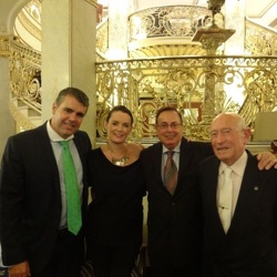 Medalla de Skal Int. Barcelona a Annette Cardenas - Pta. Turismo Cámara Comercio de Panamá - Hotel Av. Palace (2013)